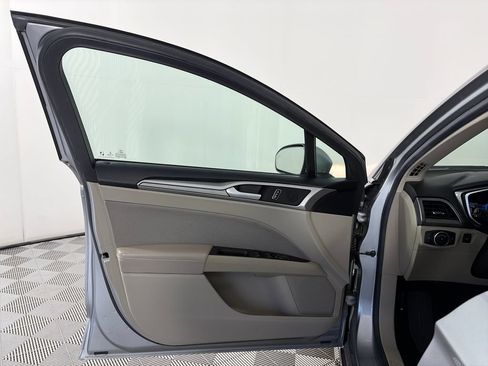 Used 2020 Ford Fusion SE FWD image 10