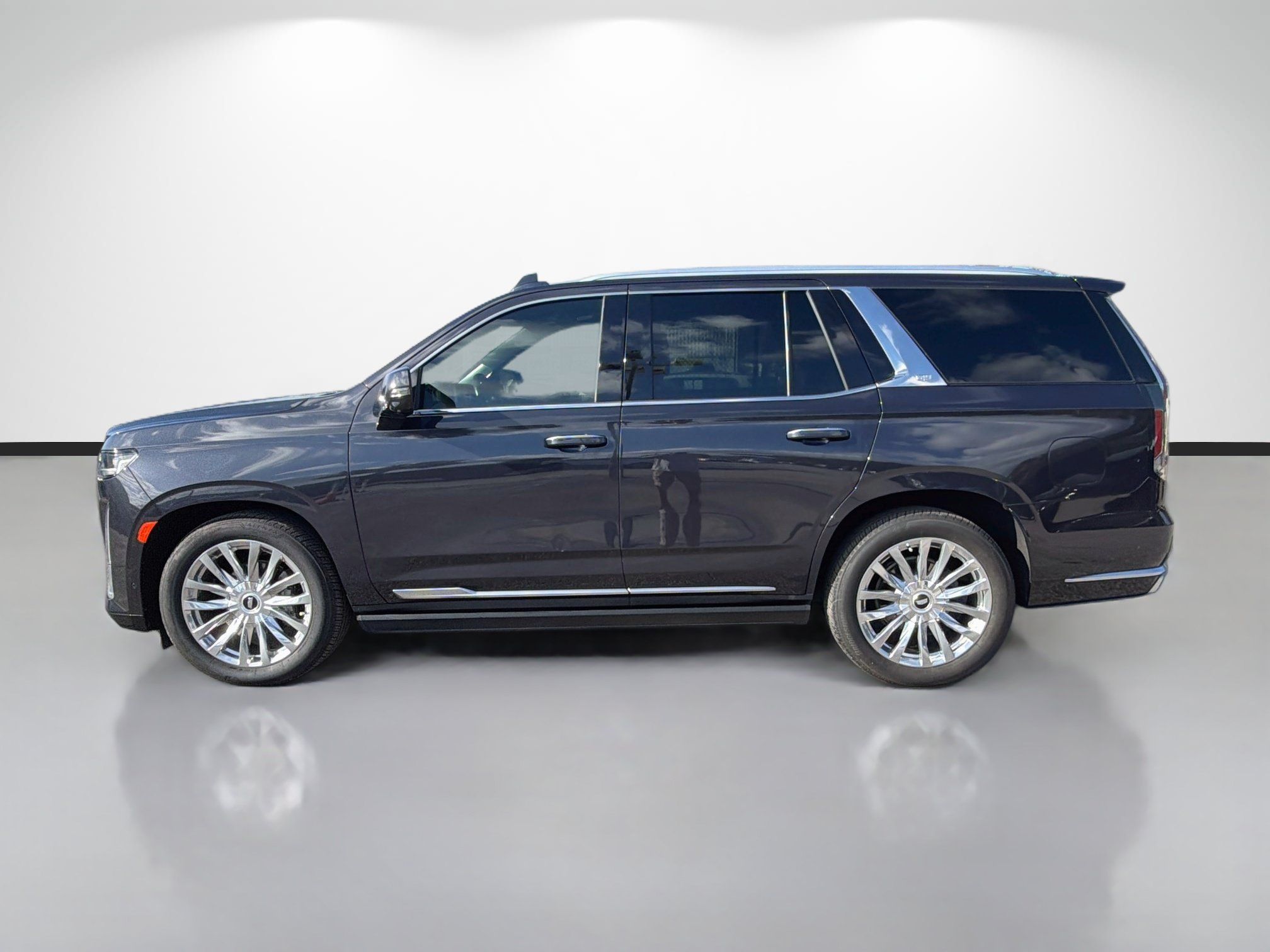Used 2022 Cadillac Escalade Premium Luxury w/ Performance Package AWD/4WD image 2