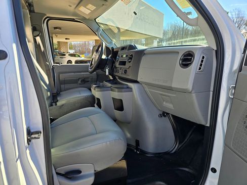 Used 2024 Ford E-350 and Econoline 350 Super Duty w/ Power Windows & Locks Group image 34