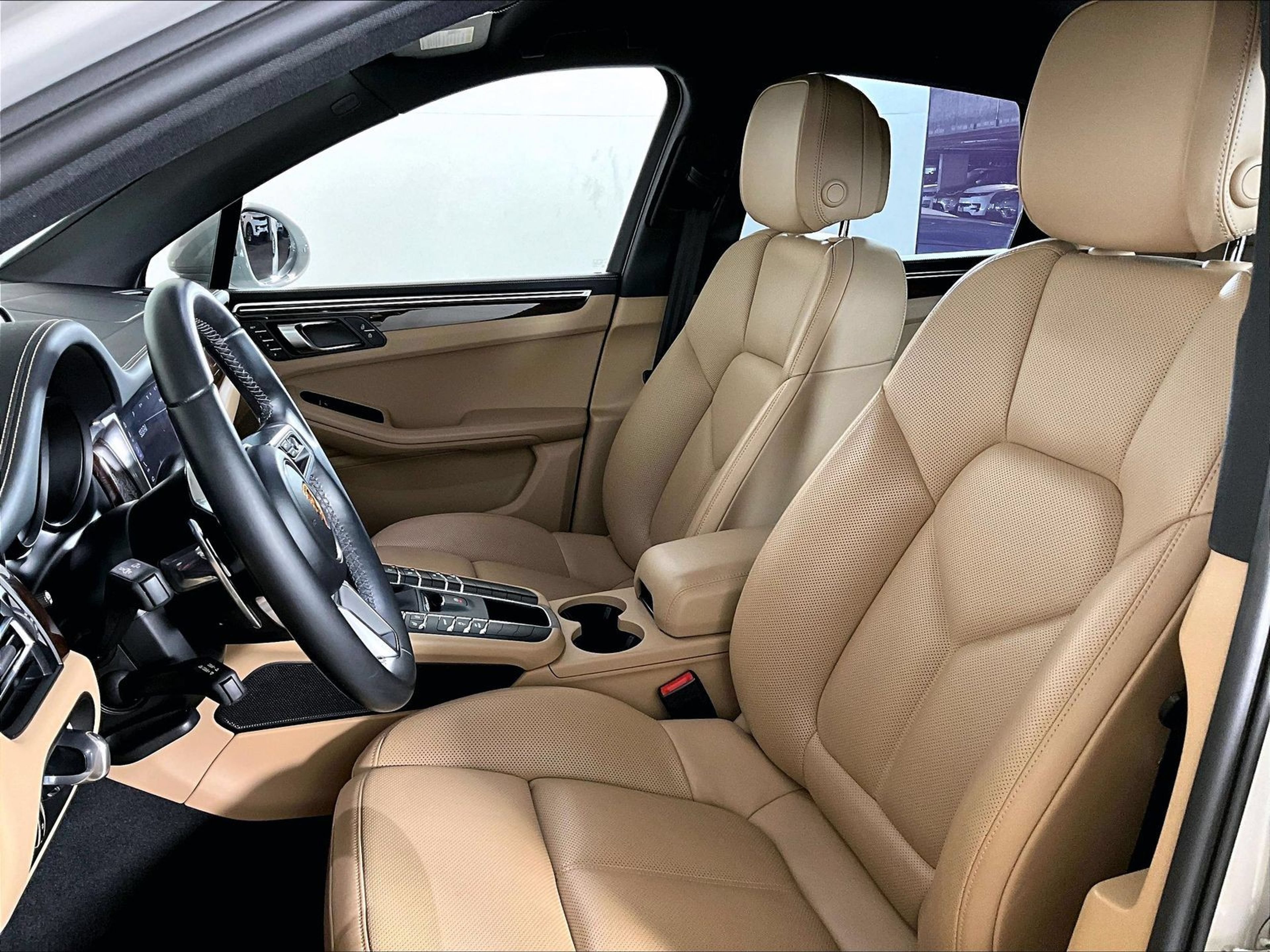 Certified 2021 Porsche Macan S AWD/4WD image 5