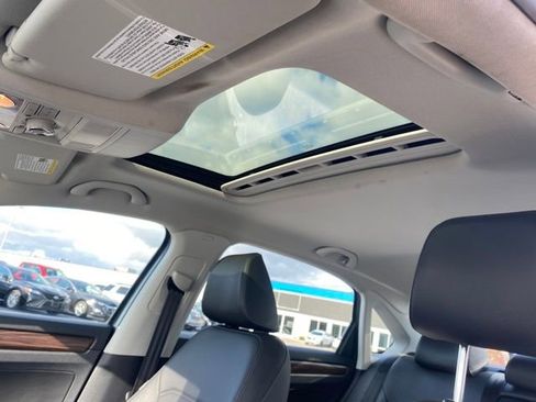 Used 2022 Volkswagen Passat 2.0T image 11