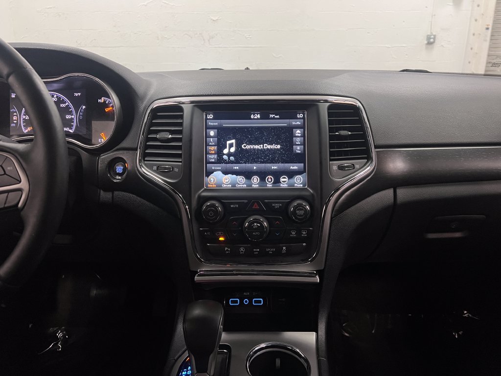 Used 2018 Jeep Grand Cherokee Altitude AWD/4WD image 18