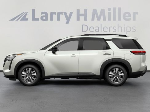 New 2026 Nissan Pathfinder SL image 2