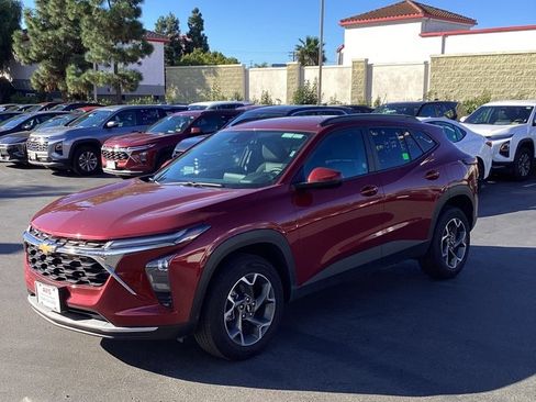 Used 2025 Chevrolet Trax LT w/ LT Convenience Package image 5