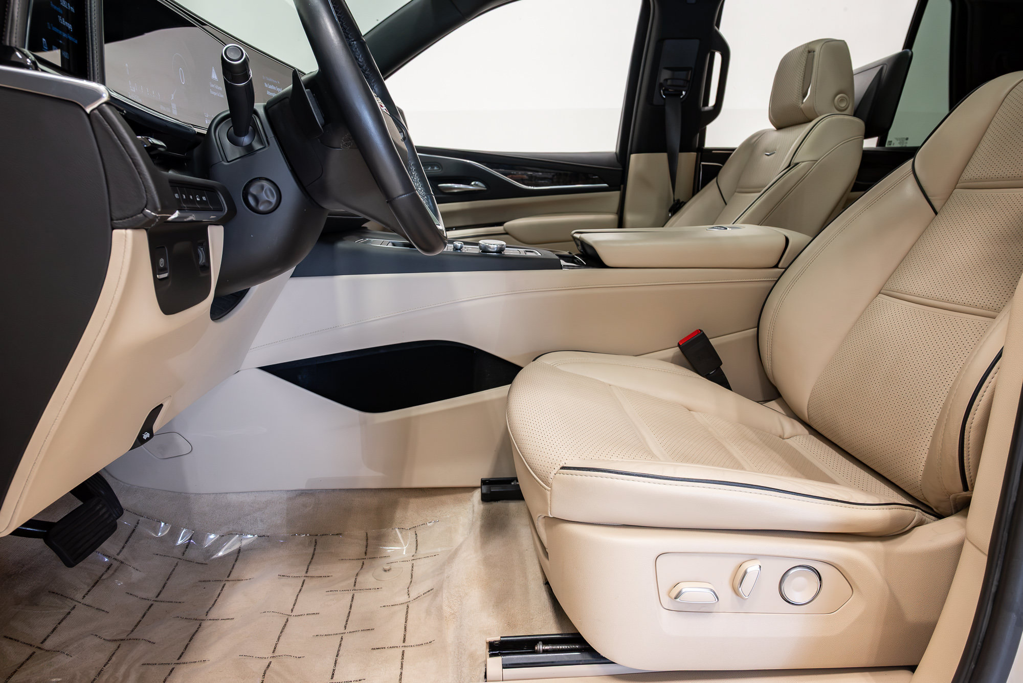 Used 2021 Cadillac Escalade Premium Luxury AWD/4WD image 11
