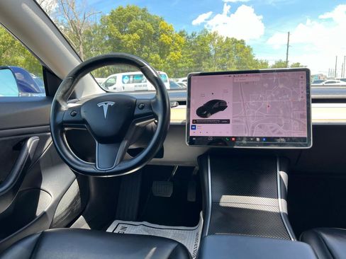 Used 2018 Tesla Model 3 Long Range image 9