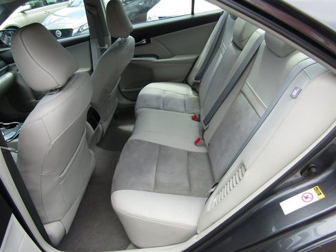 Used 2012 Toyota Camry XLE w/ Leather Pkg FWD image 18