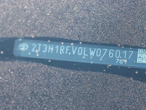 Used 2020 Toyota RAV4 LE FWD image 2