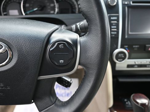 Used 2014 Toyota Camry XLE w/ Leather Package FWD image 13