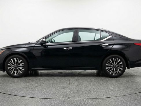 Used 2025 Nissan Altima 2.5 SV image 5