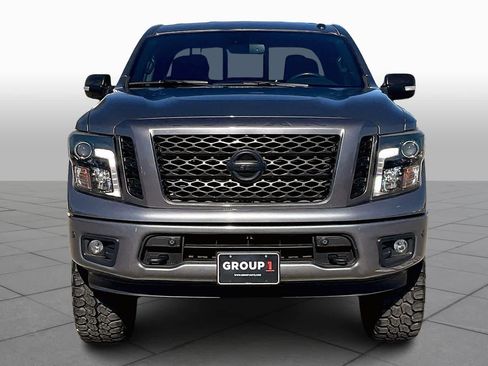 Used 2019 Nissan Titan SV w/ SV Convenience Package image 3