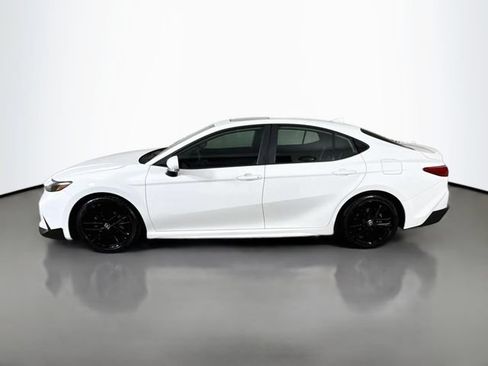 Used 2025 Toyota Camry SE w/ Convenience Package FWD image 4