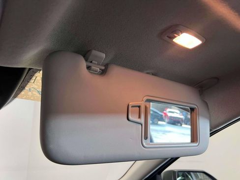 Used 2025 Hyundai Elantra Limited FWD image 36