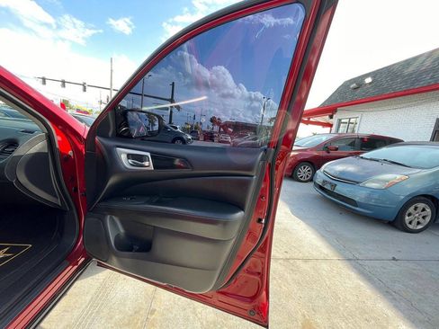 Used 2018 Nissan Pathfinder S FWD image 12