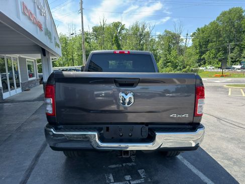 Used 2024 RAM 2500 Tradesman w/ Chrome Appearance Group AWD/4WD image 4