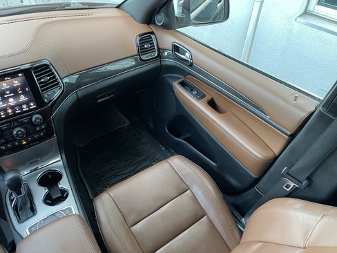 Used 2020 Jeep Grand Cherokee Overland image 18