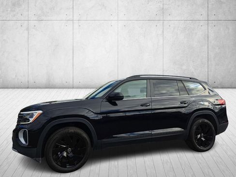 Used 2025 Volkswagen Atlas SE image 9