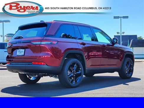 New 2025 Jeep Grand Cherokee Altitude image 8