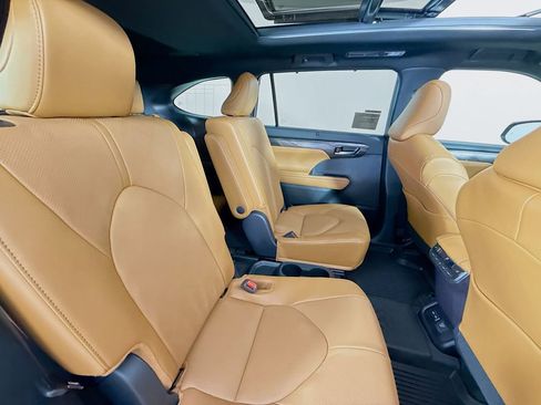 New 2026 Toyota Highlander Platinum AWD/4WD image 31