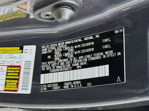 Used 2024 Toyota Highlander XLE image 31