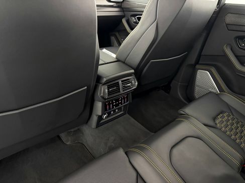 Used 2022 Lamborghini Urus image 24