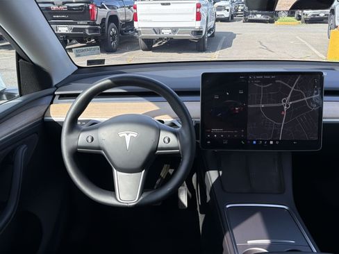 Used 2025 Tesla Model Y Long Range AWD/4WD image 16