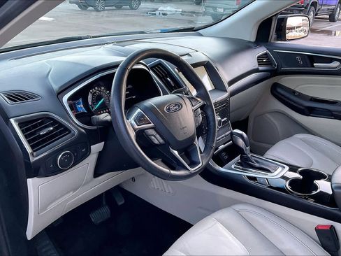 Used 2018 Ford Edge Titanium image 17