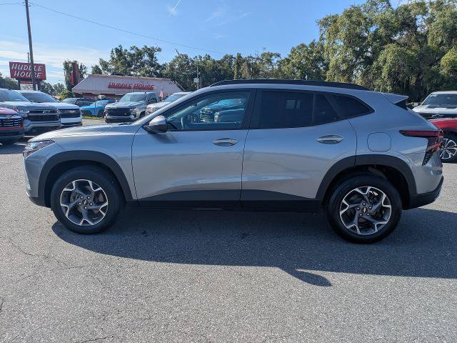 Certified 2025 Chevrolet Trax LT w/ Driver Confidence Package FWD image 7
