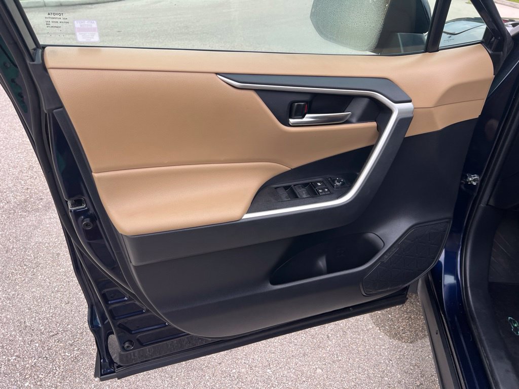 Used 2021 Toyota RAV4 XLE w/ Convenience Package FWD image 37