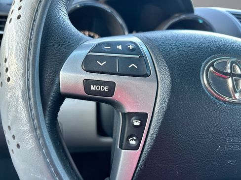 Used 2012 Toyota Highlander Limited FWD image 16