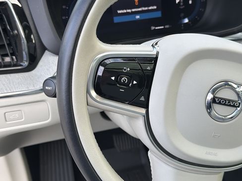 Certified 2024 Volvo XC60 B5 Plus w/ Protection Package Premier image 19