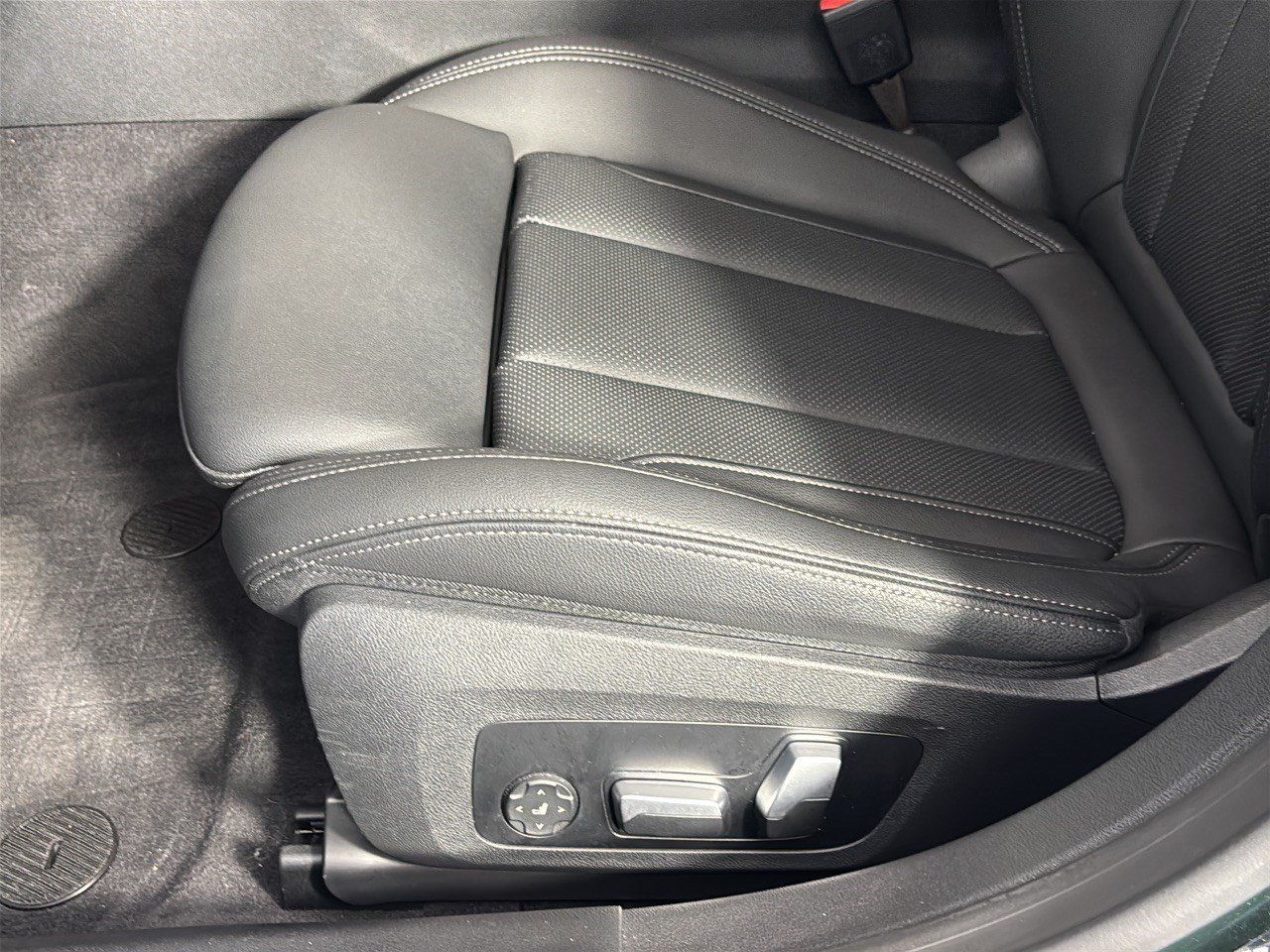 Used 2023 BMW i4 eDrive35 w/ Premium Package RWD image 16