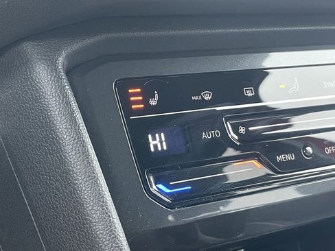 Used 2024 Volkswagen Tiguan SE R-Line image 17