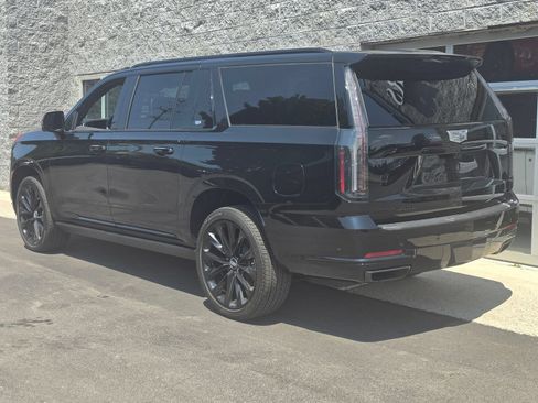 Used 2026 Cadillac Escalade ESV Platinum Sport w/ LPO, ONYX Package AWD/4WD image 4