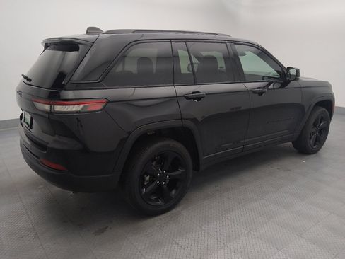 Used 2023 Jeep Grand Cherokee Altitude AWD/4WD image 10