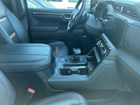 Used 2023 GMC Sierra 1500 AT4 w/ Technology Package AWD/4WD image 10