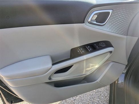 Used 2023 Kia Soul LX w/ LX Technology Package image 14