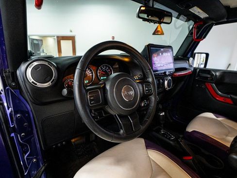 Used 2018 Jeep Wrangler Unlimited Sahara image 33