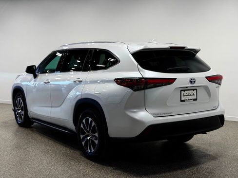 Used 2022 Toyota Highlander XLE image 19