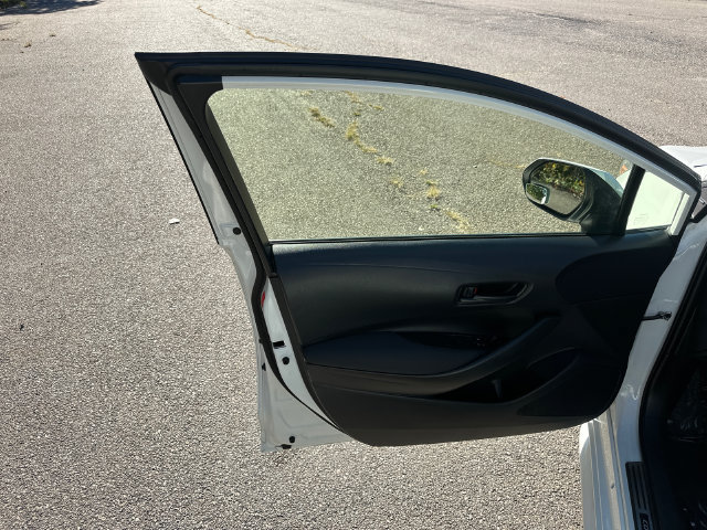 Used 2022 Toyota Corolla LE FWD image 22