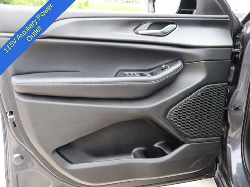 Used 2023 Jeep Grand Cherokee Altitude AWD/4WD image 22