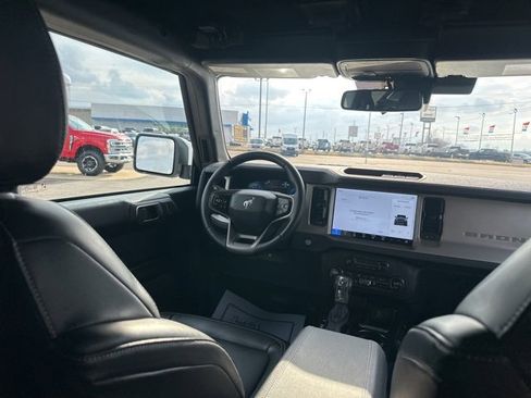 Used 2025 Ford Bronco Outer Banks image 15