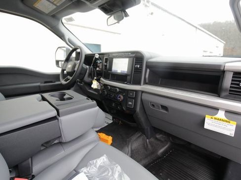 Used 2024 Ford F550 4x4 Regular Cab Super Duty image 34