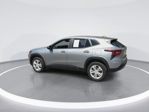 Used 2024 Chevrolet Trax LS FWD image 8