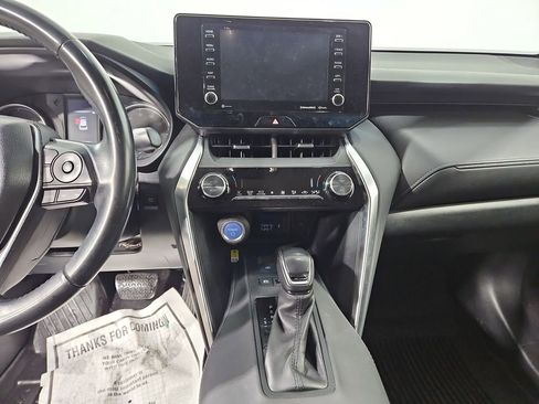 Used 2022 Toyota Venza LE image 18
