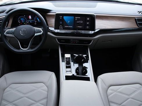 Certified 2025 Volkswagen Atlas SE image 23