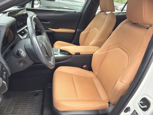 Used 2025 Lexus UX 300h AWD w/ Cold Area Package image 4