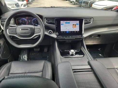 Used 2024 Jeep Wagoneer L Series II RWD image 12