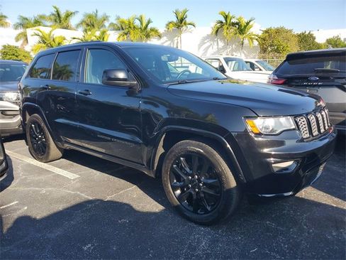 Used 2019 Jeep Grand Cherokee Altitude image 2