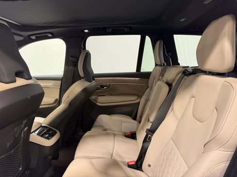 Used 2025 Volvo XC90 B6 Plus image 11